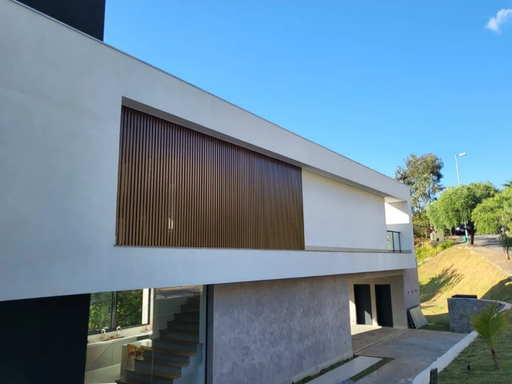 Brises em alumínio fabricado e instalado pela Alumarc