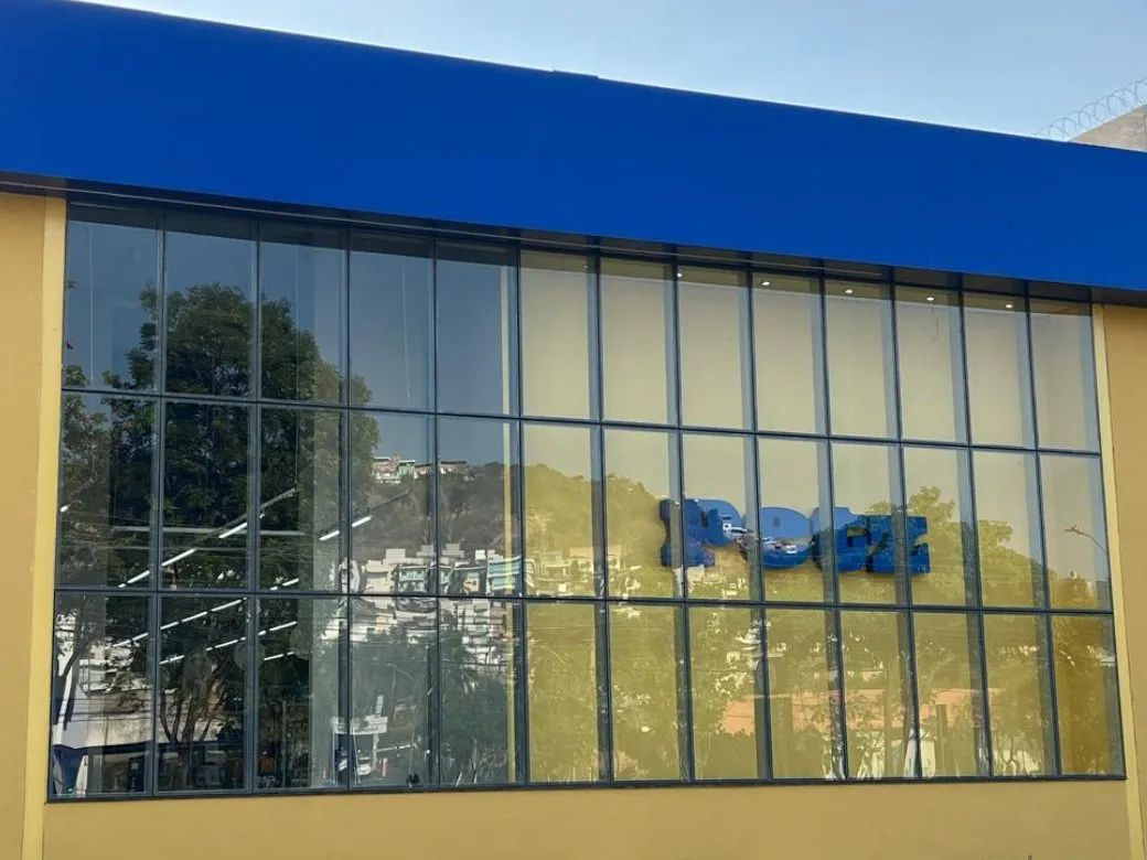Pele de vidro para edifícios fabricado e instalado pela Alumarc