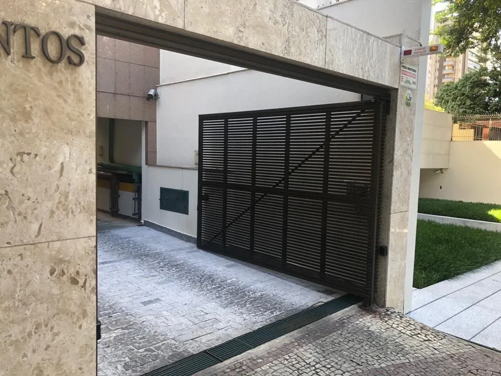 Portão em alumínio — Belo Horizonte. Obra executada pela Alumarc.
