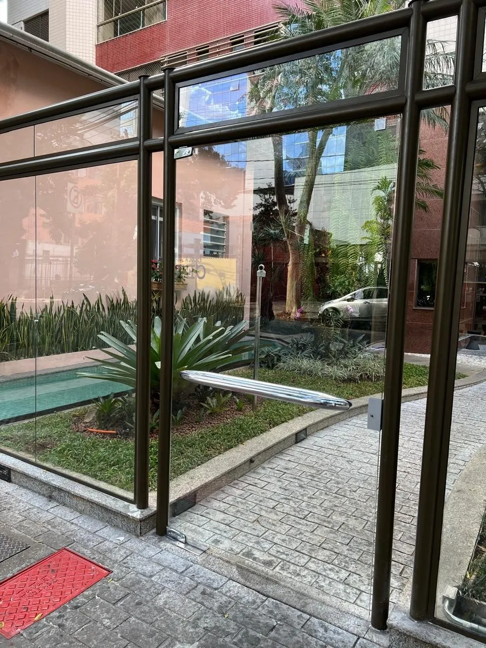 Muro de vidro para prédio — Savassi. Obra executada pela Alumarc.